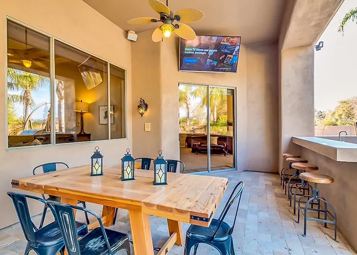 Holiday home Saltwater Pool & Fire Pit: Luxe Queen Creek Oasis! Sanokai Village