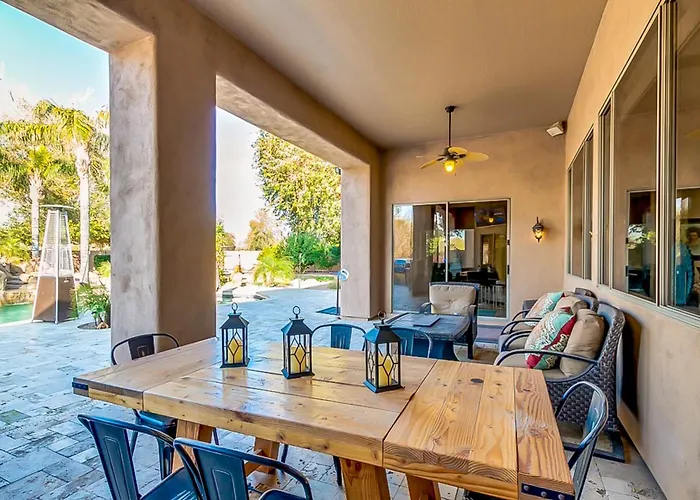 Holiday home Saltwater Pool & Fire Pit: Luxe Queen Creek Oasis! *