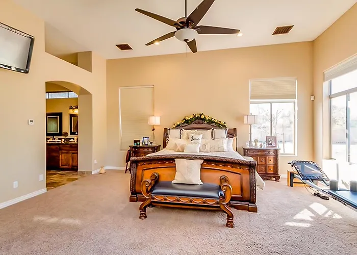 Saltwater Pool & Fire Pit: Luxe Queen Creek Oasis! Holiday home Sanokai Village