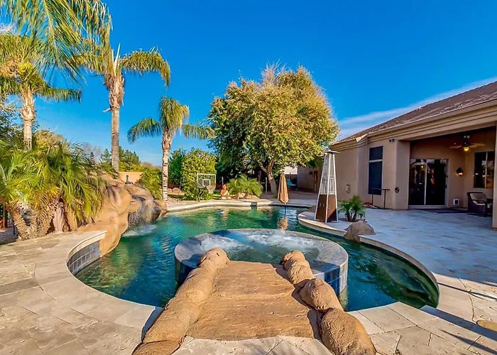 Saltwater Pool & Fire Pit: Luxe Queen Creek Oasis!