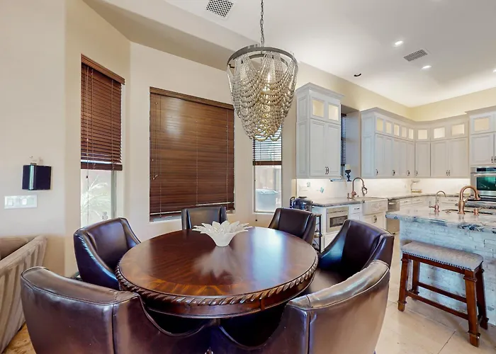 Holiday home Saltwater Pool & Fire Pit: Luxe Queen Creek Oasis! *
