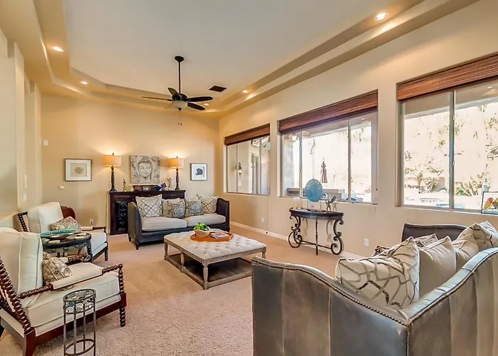 Holiday home Saltwater Pool & Fire Pit: Luxe Queen Creek Oasis! *
