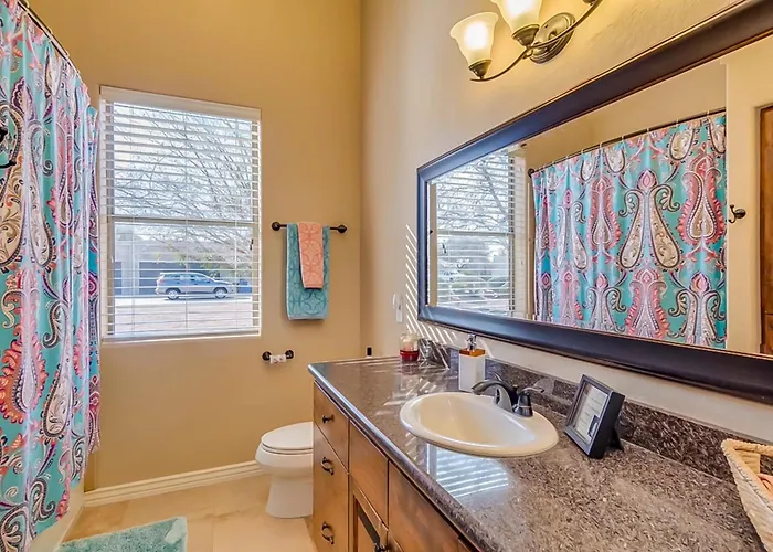 Saltwater Pool & Fire Pit: Luxe Queen Creek Oasis!