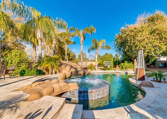 Saltwater Pool & Fire Pit: Luxe Queen Creek Oasis! Holiday home Sanokai Village